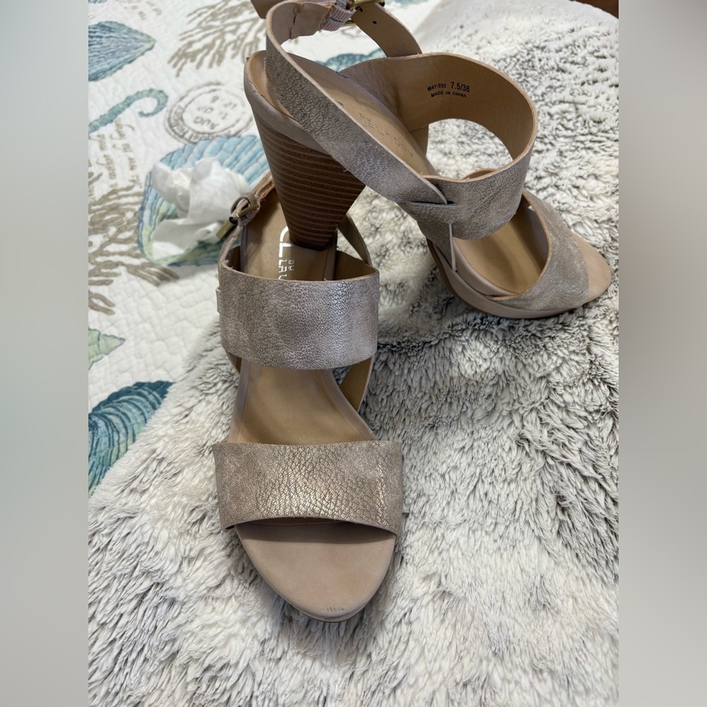 CL by Laundry Metallic Tan Women's Sandals
